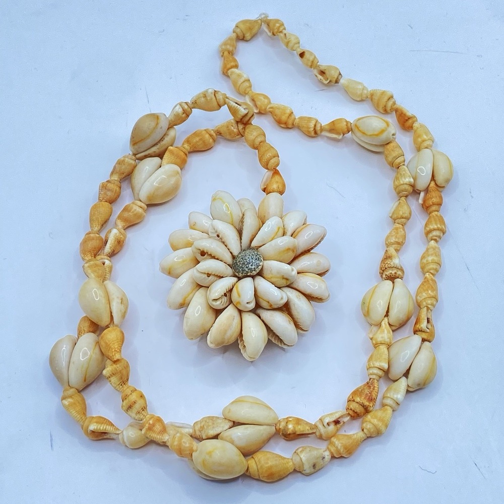Vtg 70s Handmade Cowrie Shell Flower Pendant Necklace Beach Boho Statement 19" - Picture 3 of 7
